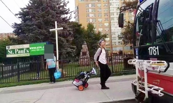 Di chúc 350 triệu USD, Thành Long có cho con gái rơi đang nhặt rác ở Canada? - ảnh 5