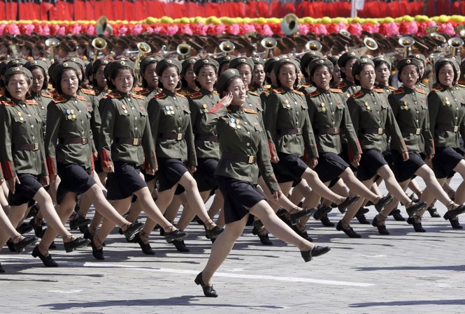 Thông điệp của Triều Tiên trong cuộc diễu binh không tên lửa ICBM - ảnh 1