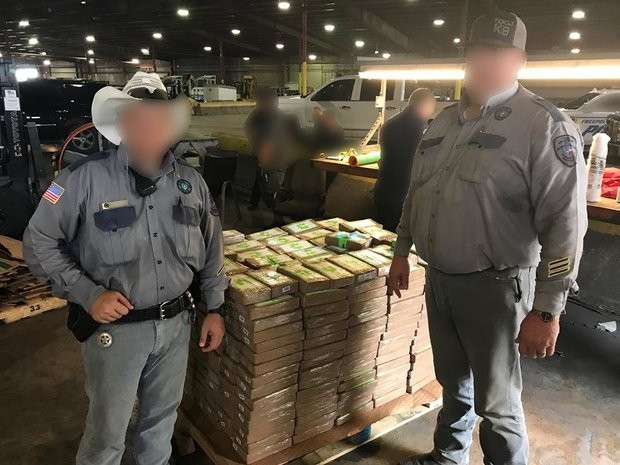 Nhà tù được tặng chuối chứa cocaine trị giá 18 triệu USD - ảnh 2