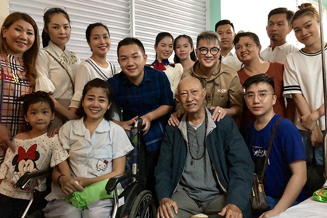 Nghệ sĩ Lê Bình, Mai Phương quyên tiền hỗ trợ soạn giả bị ung thư - ảnh 2