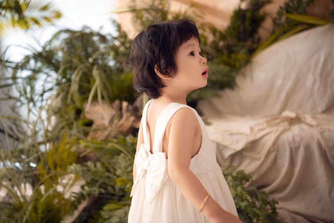 Á hậu Diễm Trang hoá nữ thần trong bộ ảnh đón tuổi mới của con gái - ảnh 7