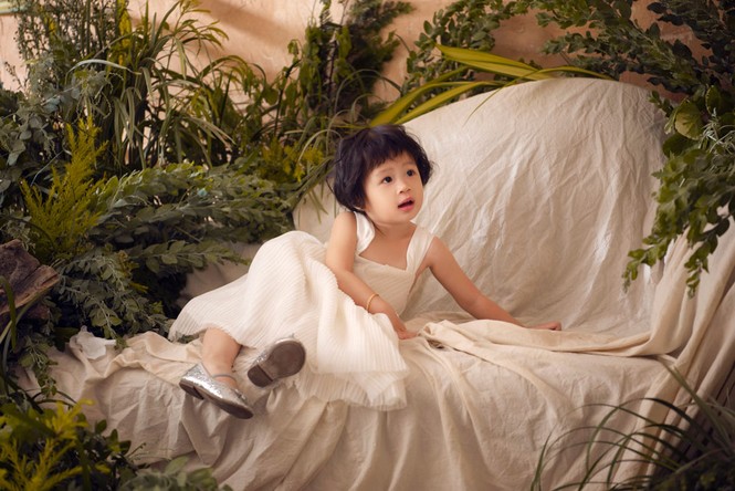 Á hậu Diễm Trang hoá nữ thần trong bộ ảnh đón tuổi mới của con gái - ảnh 8