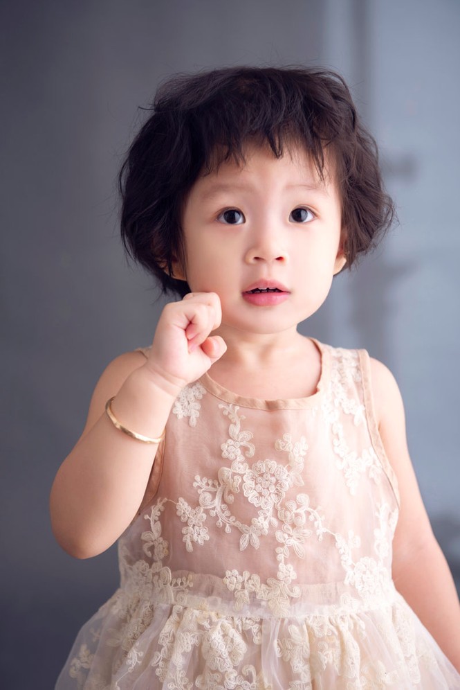 Á hậu Diễm Trang hoá nữ thần trong bộ ảnh đón tuổi mới của con gái - ảnh 13