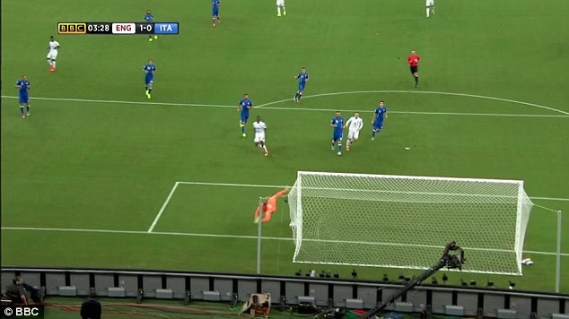 Sterling sút bóng ra ngoài, BBC 'kèm nhèm' nghĩ bàn thắng - ảnh 4
