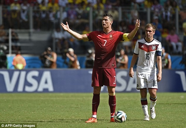 Cận cảnh Ronaldo thất thần bất lực trong thảm bại của người Bồ - ảnh 8