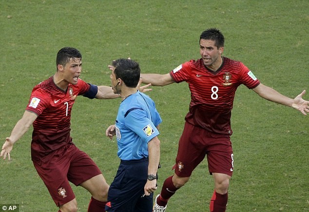 Cận cảnh Ronaldo thất thần bất lực trong thảm bại của người Bồ - ảnh 6