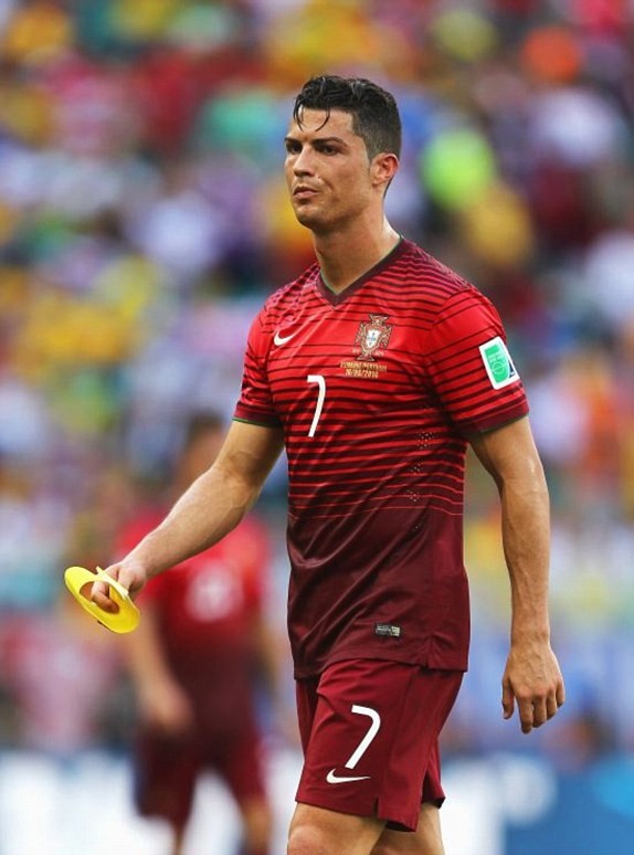 Cận cảnh Ronaldo thất thần bất lực trong thảm bại của người Bồ - ảnh 4