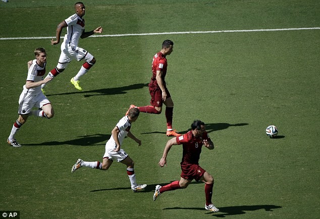 Cận cảnh Ronaldo thất thần bất lực trong thảm bại của người Bồ - ảnh 14