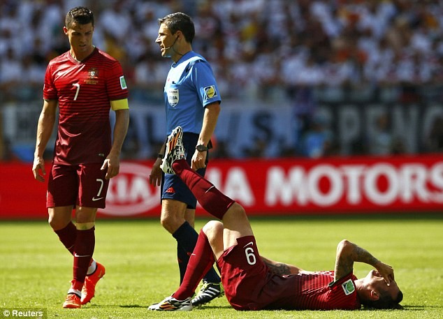 Cận cảnh Ronaldo thất thần bất lực trong thảm bại của người Bồ - ảnh 12