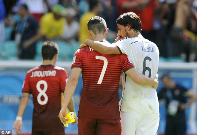 Cận cảnh Ronaldo thất thần bất lực trong thảm bại của người Bồ - ảnh 9