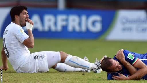 Ngựa quen đường cũ, Suarez lại thành 'kẻ ăn thịt người' - ảnh 1