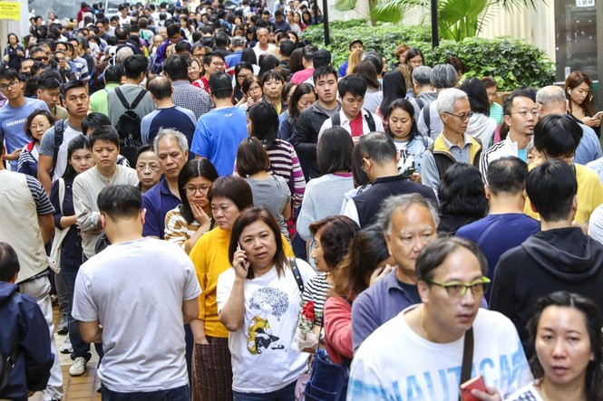 Phe dân chủ Hong Kong chiến thắng trong bầu cử cấp quận - ảnh 1