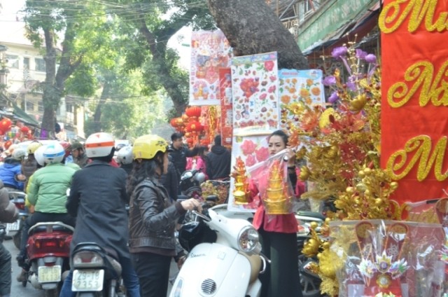 Hàng vàng mã ế ẩm trước lễ ông Công ông Táo - ảnh 8