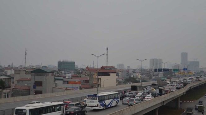 Ô tô kẹt cứng trên đường vành đai Hà Nội - ảnh 3