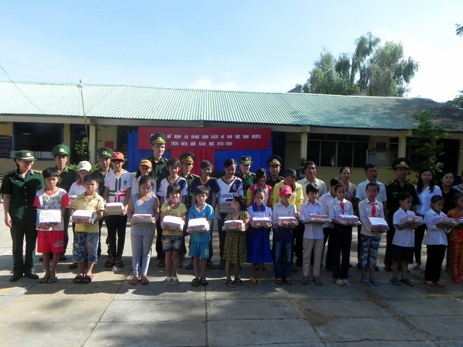 Tình quân dân nơi biên ải - ảnh 10