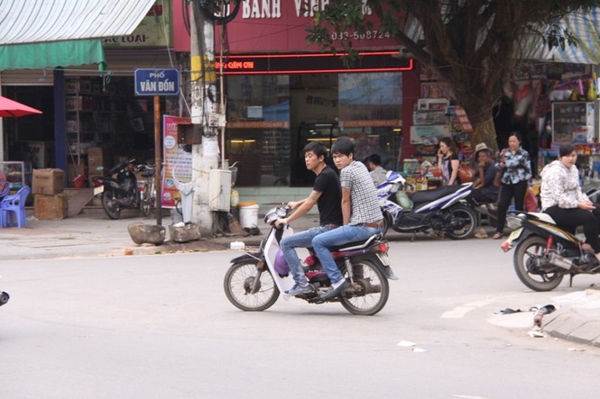 Người dân Móng Cái “vô tư” vi phạm giao thông - ảnh 2