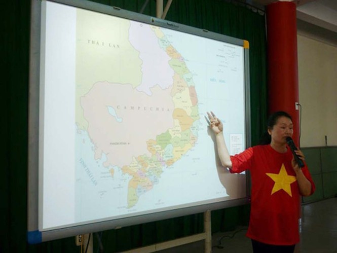 Xúc động hình ảnh học sinh xếp hình bản đồ Việt Nam - ảnh 4