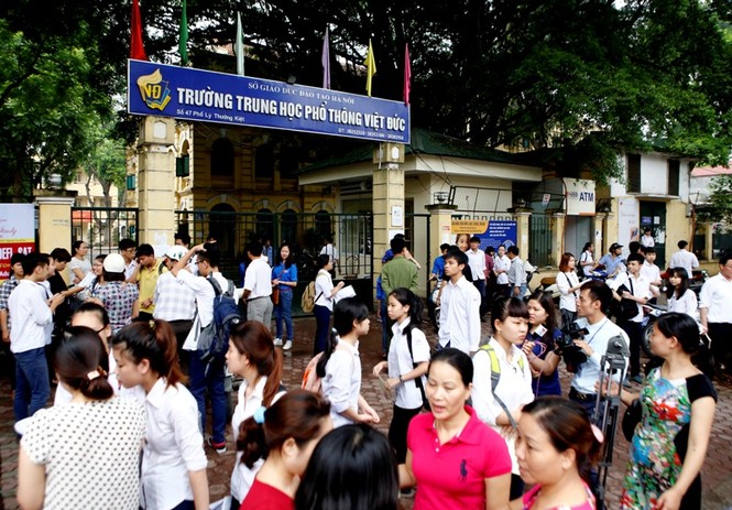 Chùm ảnh: Hơn 70.000 thí sinh thi vào lớp 10 ở Hà Nội - ảnh 9