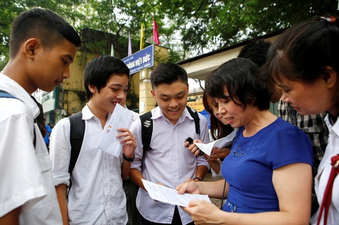 Chùm ảnh: Hơn 70.000 thí sinh thi vào lớp 10 ở Hà Nội - ảnh 11