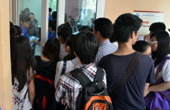 ẢNH: Tân sinh viên rạng rỡ ngày nhập học - ảnh 14