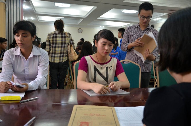 ẢNH: Tân sinh viên rạng rỡ ngày nhập học - ảnh 13