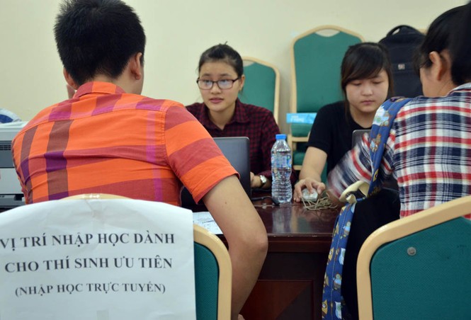 ẢNH: Tân sinh viên rạng rỡ ngày nhập học - ảnh 15