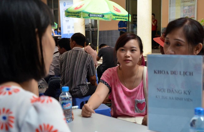 ẢNH: Tân sinh viên rạng rỡ ngày nhập học - ảnh 8