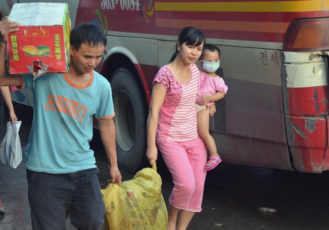 Người dân ùn ùn kéo về Thủ đô sau kỳ nghỉ lễ - ảnh 4