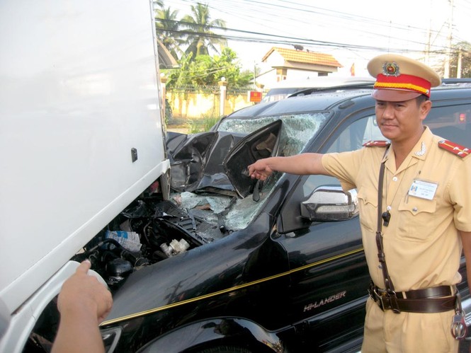 Tai nạn liên hoàn trên quốc lộ, 7 ô tô 'trọng thương' - ảnh 1