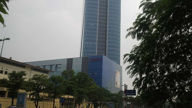 Những người kẹt trong thang máy nói về vụ tai nạn - ảnh 1