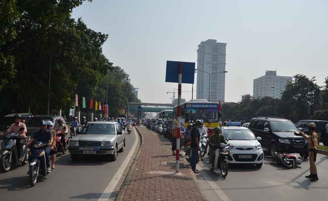 Tắc đường vào hầm Kim Liên vì tai nạn liên hoàn - ảnh 4
