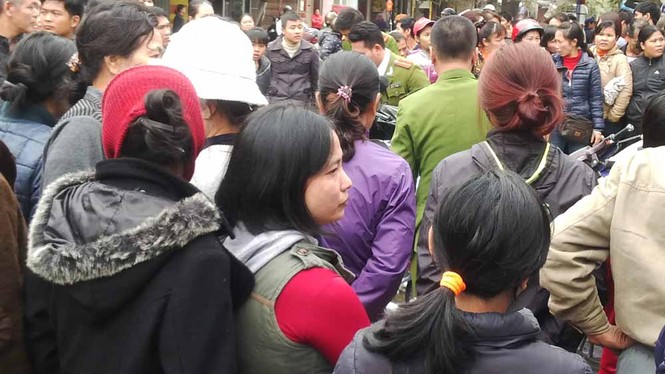Nhiều tiểu thương trắng tay sau vụ cháy chợ Nhật Tân - ảnh 1