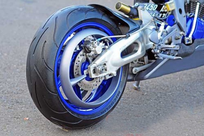 Xem Honda Tiger Revo biến hình 'quái thú tương lai' - ảnh 4