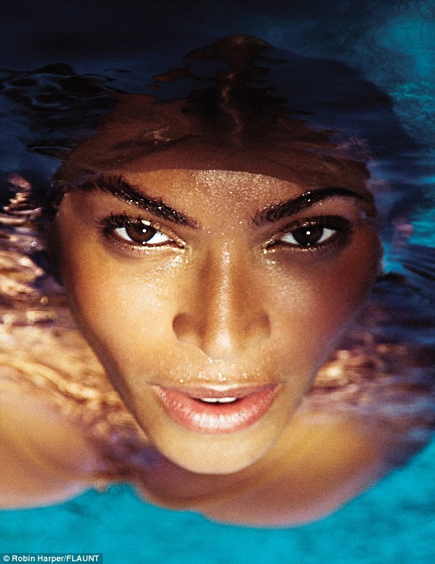 Beyonce khỏe đường cong bốc lửa trên tạp chí - ảnh 5