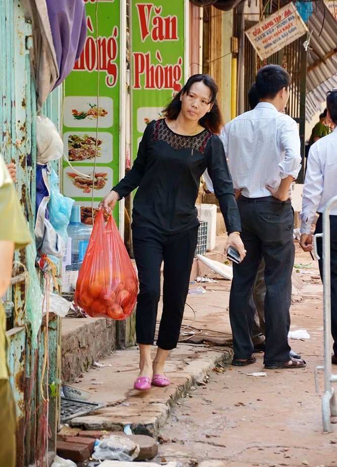 Nạn nhân biệt thự Pháp đổ sập được về lấy đồ đạc - ảnh 9