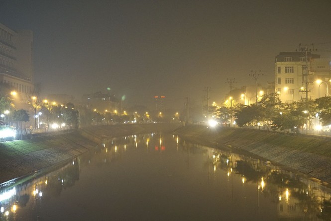 Hà Nội bất ngờ xuất hiện sương mù 'lạ' - ảnh 11