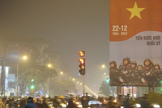 Hà Nội bất ngờ xuất hiện sương mù 'lạ' - ảnh 8