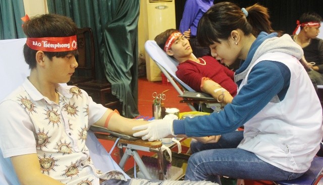 Đông nghịt đoàn viên, thanh niên Bắc Ninh hiến máu - ảnh 10