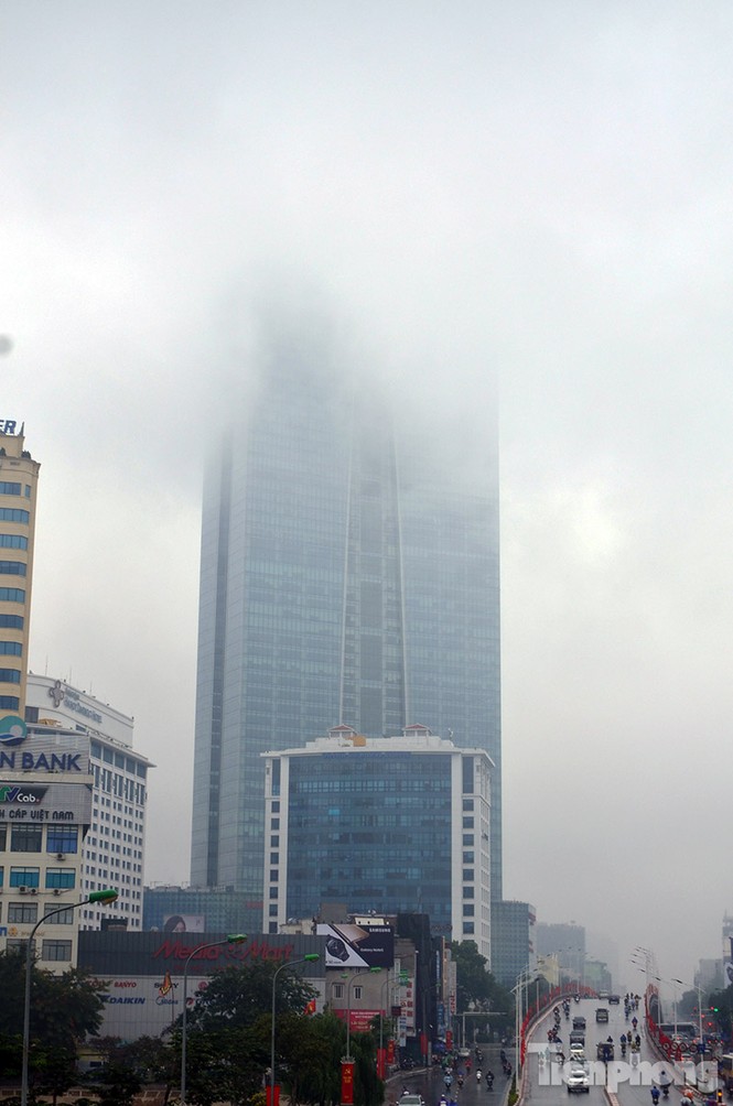 Hà Nội mờ ảo trong màn sương mù - ảnh 3