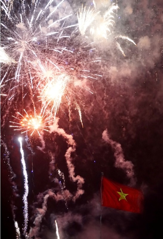 Rộn ràng giao thừa Nha Trang - ảnh 4