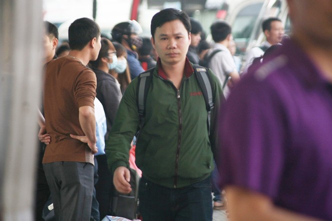 Dân ùn ùn đổ về Thủ đô, nhiều tuyến phố tắc cục bộ - ảnh 4