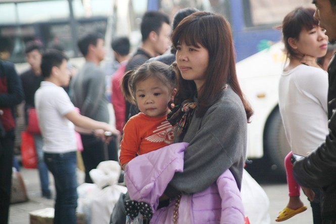 Dân ùn ùn đổ về Thủ đô, nhiều tuyến phố tắc cục bộ - ảnh 6