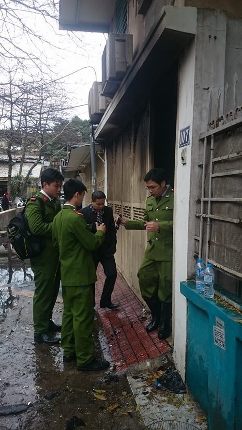 Cháy lớn tại chung cư Giảng Võ, nhiều người hoảng loạn - ảnh 9