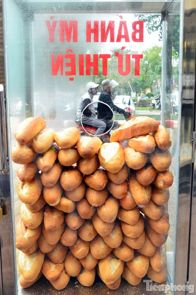 Ấm lòng thùng bánh mỳ miễn phí tại Hà thành - ảnh 2