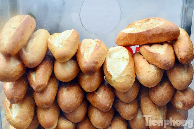 Ấm lòng thùng bánh mỳ miễn phí tại Hà thành - ảnh 3