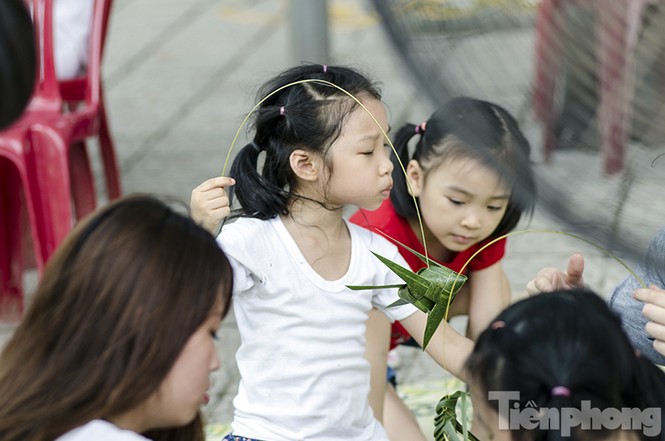 Trẻ em thành phố hào hứng gấp lá dứa, làm diều nan tre - ảnh 9
