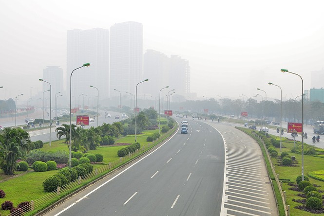 Cận cảnh Hà Nội mờ ảo trong sương mù buổi sớm - ảnh 11