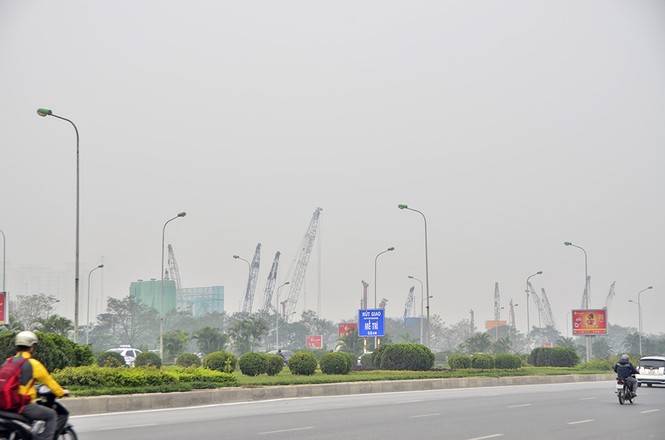 Cận cảnh Hà Nội mờ ảo trong sương mù buổi sớm - ảnh 6