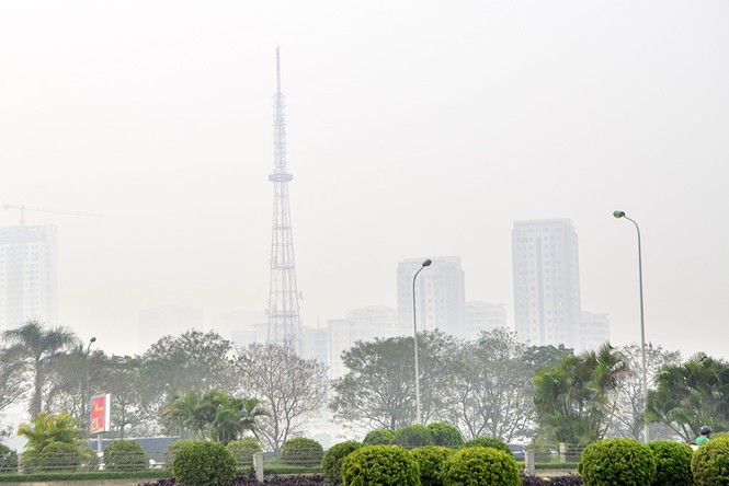 Cận cảnh Hà Nội mờ ảo trong sương mù buổi sớm - ảnh 10
