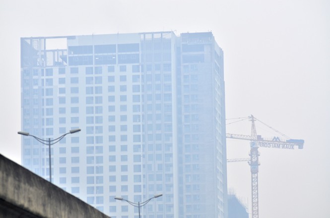 Cận cảnh Hà Nội mờ ảo trong sương mù buổi sớm - ảnh 7